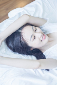 放在椅子上双腿打开按摩器